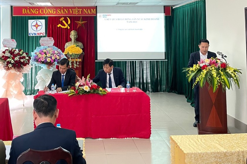 Xí nghiệp Dịch vụ Điện lực Quảng Ninh tổ chức hội nghị Tổng kết công tác SXKD năm 2023 và Hội nghị Người lao động năm 2024